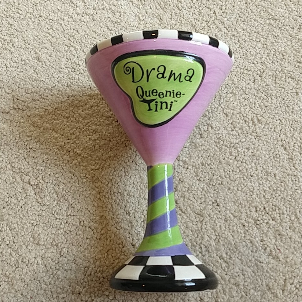 Drama-tini‎ martini glass